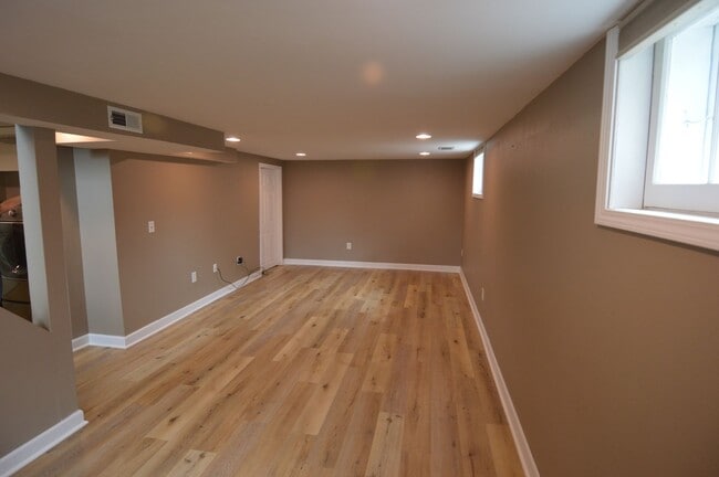 Building Photo - Wonderful 2 Bedroom/2 Bathroom House for Rent