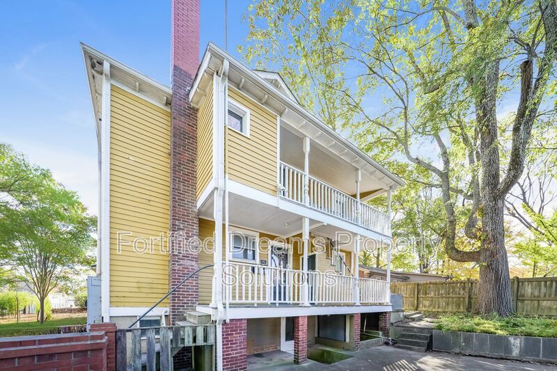 Building Photo - 400 S Spring St