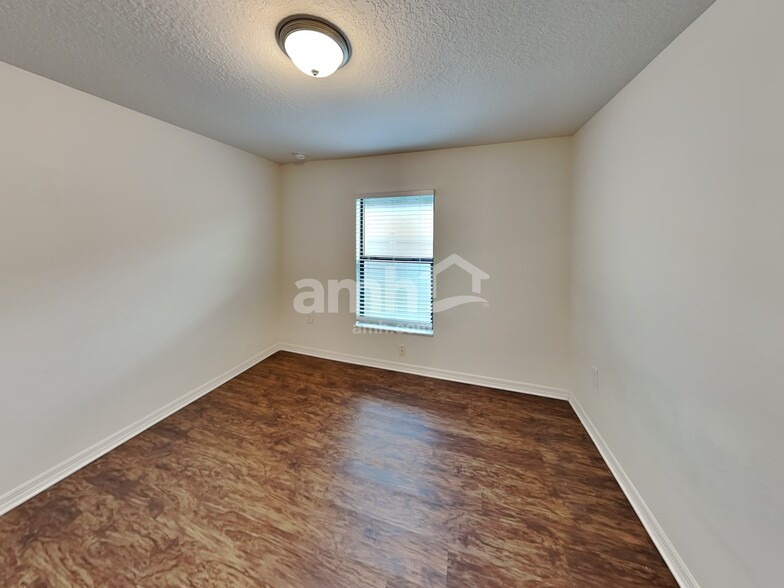 Building Photo - 1220 Brenton Leaf Dr