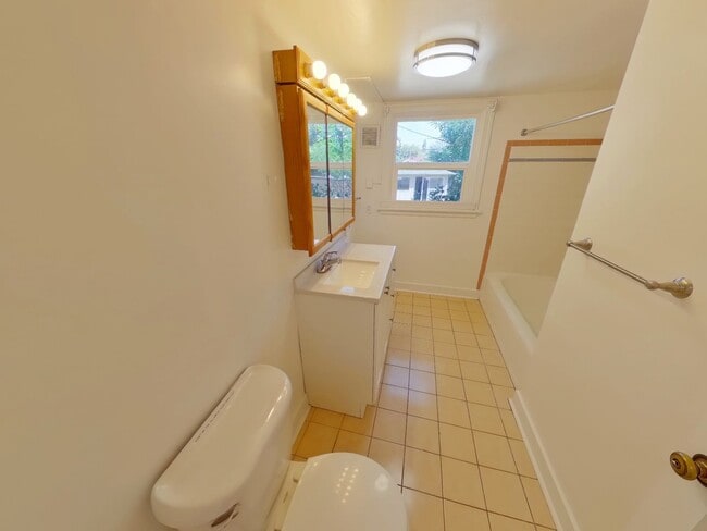 Building Photo - Large 3 Story Remodeled Home