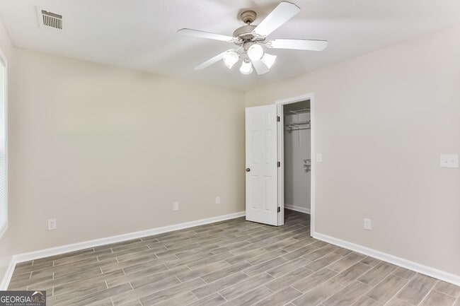 Building Photo - 719 Woodwind Dr