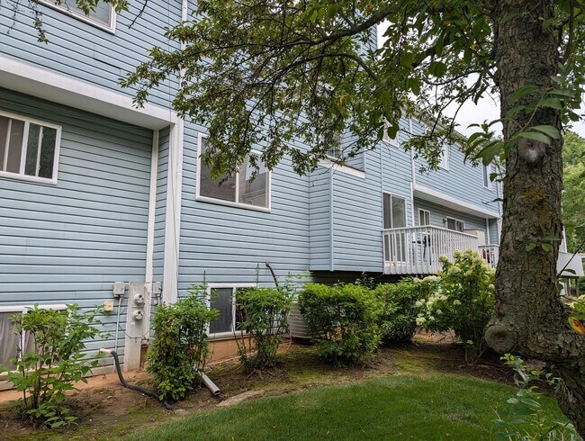 Building Photo - 843 E Princeton Cir