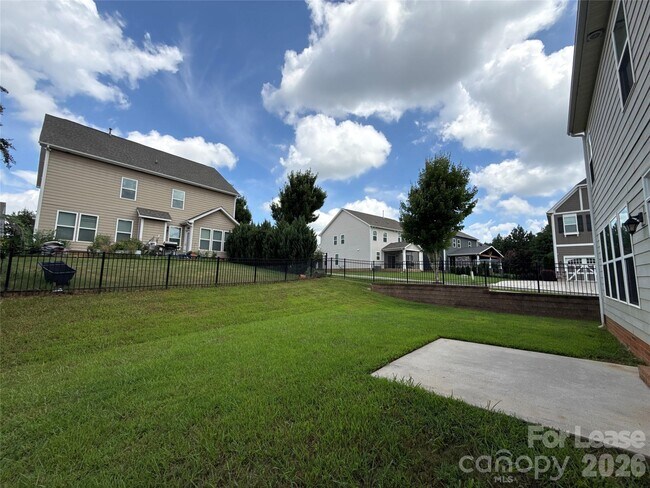 Building Photo - 1019 Dunhill Ln
