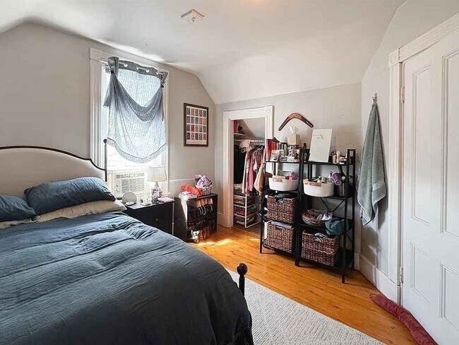 Building Photo - 57 Bartlett St