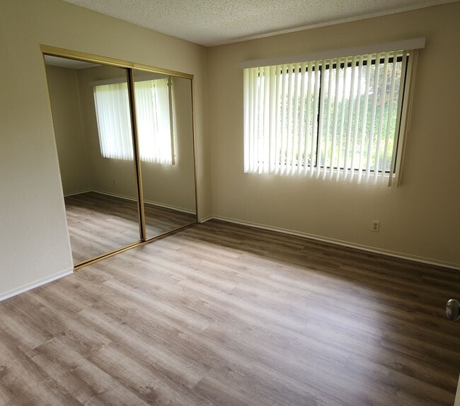 Building Photo - Your perfect Ventura retreat—spacious 3 be...