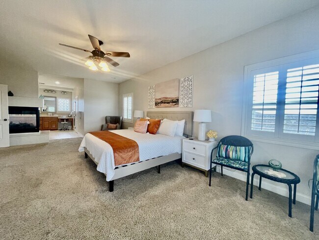 Building Photo - Luxurious 5-Bed, 4-Bath Fully Furnished Home in Henderson-