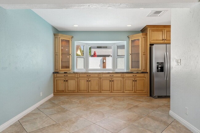 Building Photo - 8591 Naples Dr