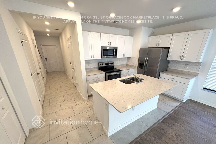 Building Photo - 2047 E Landings Wy