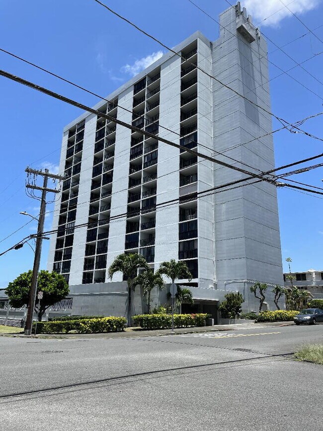 PUNAHOU ROYALE 1/1/1 sec, A/C, lanai 1541 Dominis St Honolulu HI