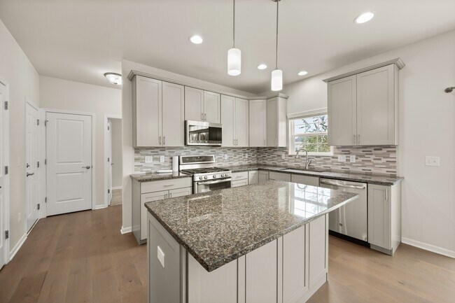 Building Photo - 406 Mary Ann Cir