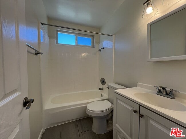 Building Photo - 2210 S Sycamore Ave