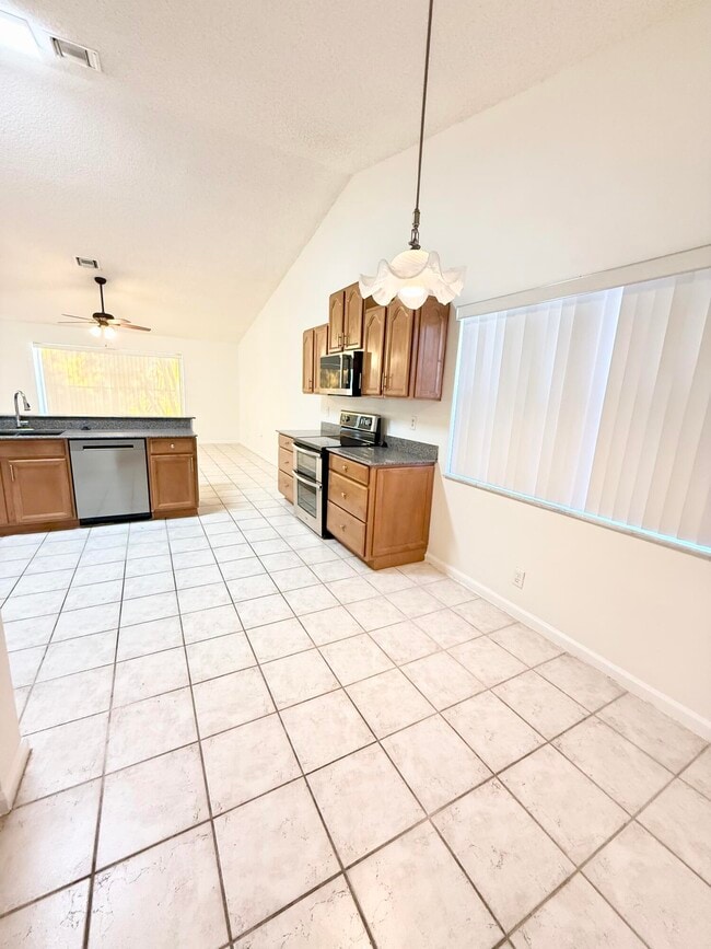 Building Photo - 5609 Descartes Cir