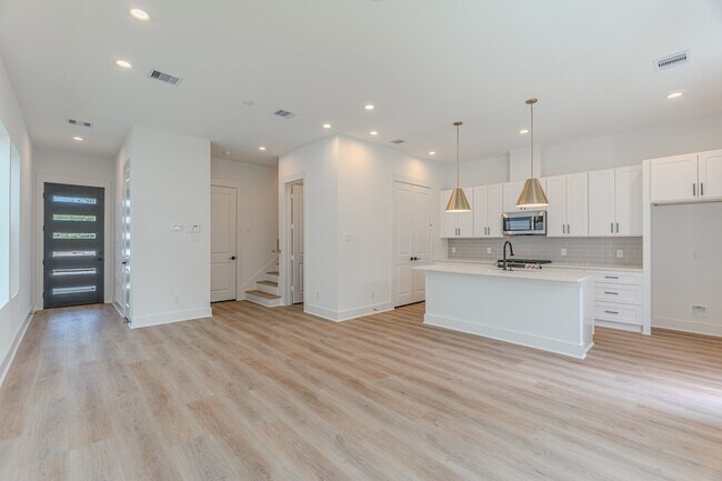 Building Photo - 7707 Inwood Grv Ln