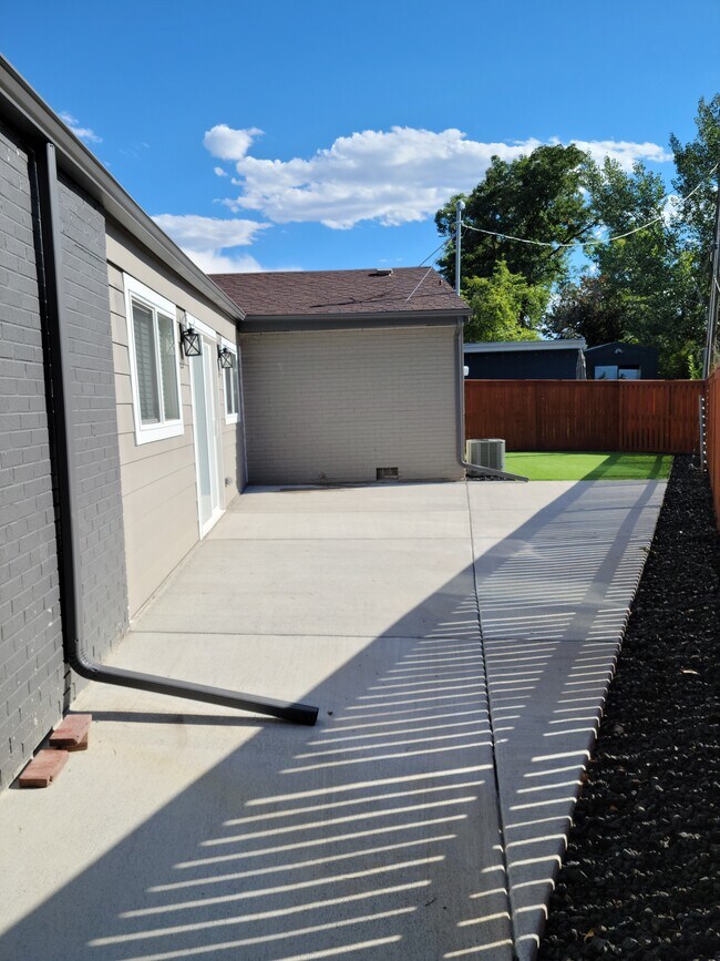 Building Photo - 8471 Circle Dr