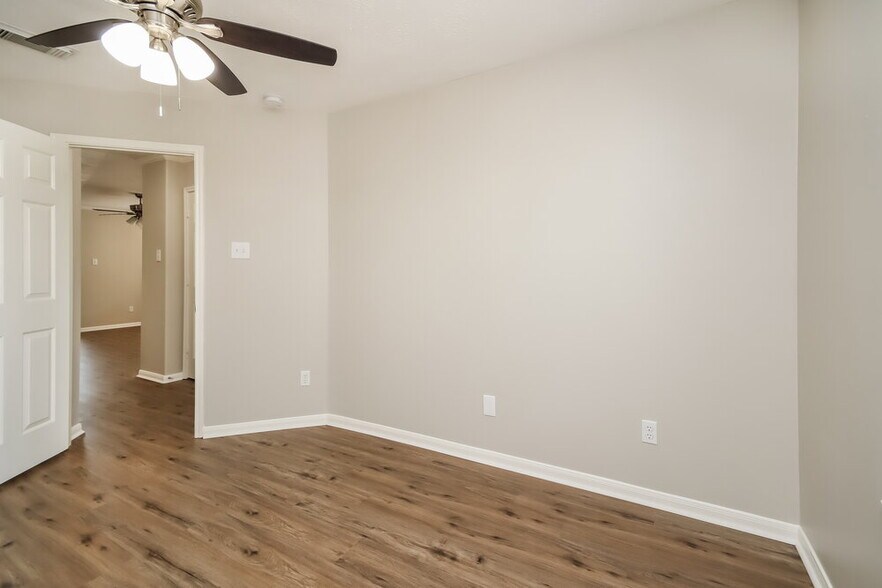 Building Photo - 3619 Windmill Village Dr