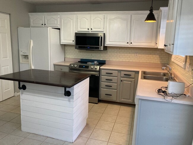 Building Photo - 121 Chevy Chase Pl