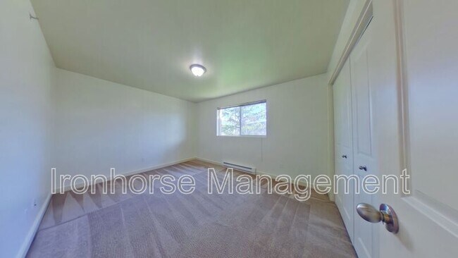 Building Photo - 807 W Villard St