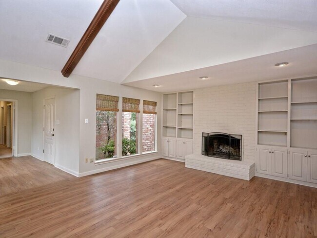 Building Photo - 4700 Trail W Dr