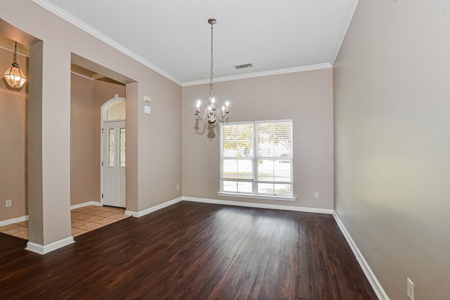 Building Photo - 4064 Sidlehill Dr