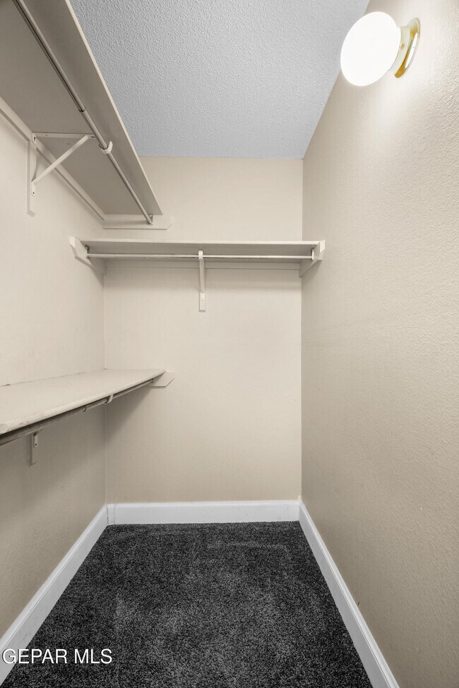 Building Photo - 450 Sunrise Hills Dr