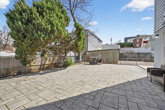 Building Photo - 1432 46th St