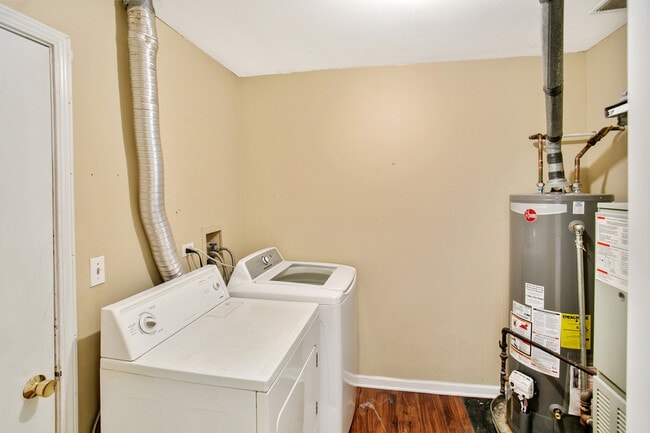 Building Photo - 3382 Fox Hill Rd