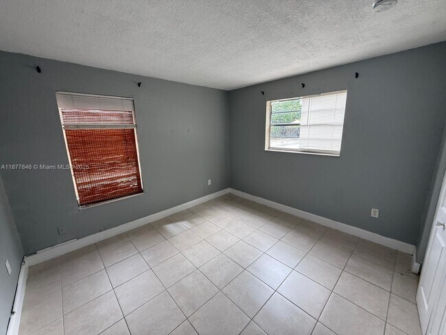 Building Photo - 575 W 69th St
