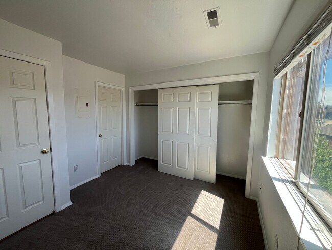Building Photo - $500 OFF MOVE IN SPECIAL-  2BD/2BA with in unit washer/dryer