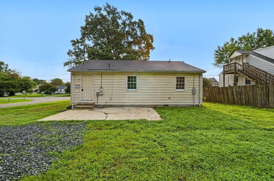 Building Photo - 300 Marlin Dr