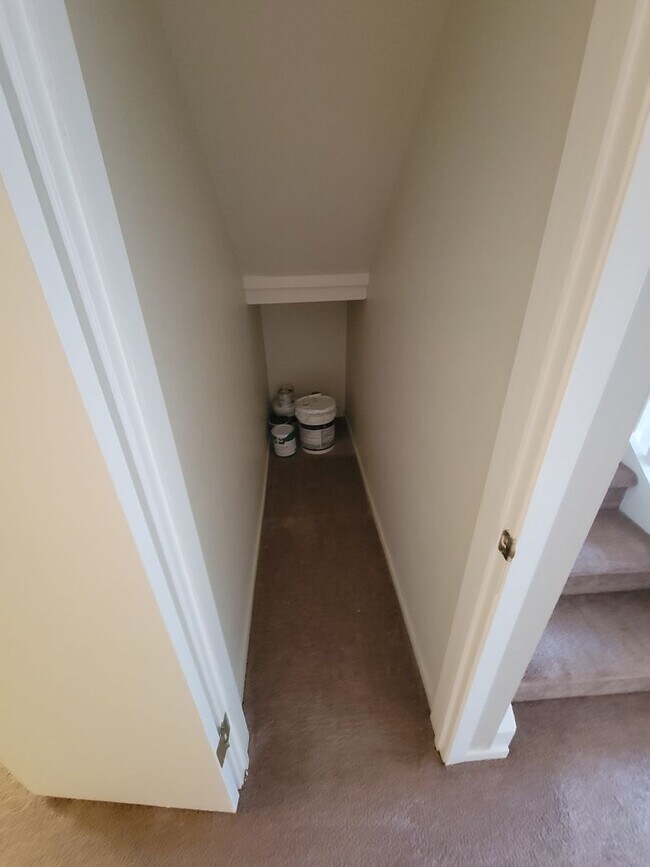 Building Photo - 2 Bedroom, 1 Bathroom Condo located in Max...