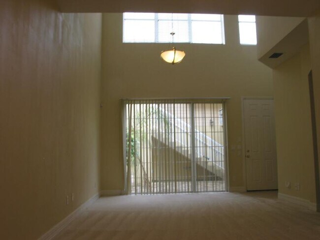 Building Photo - 539 Hedgewood Dr