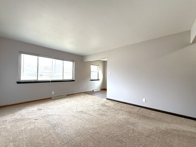 Building Photo - 11049 W Hampton Ave