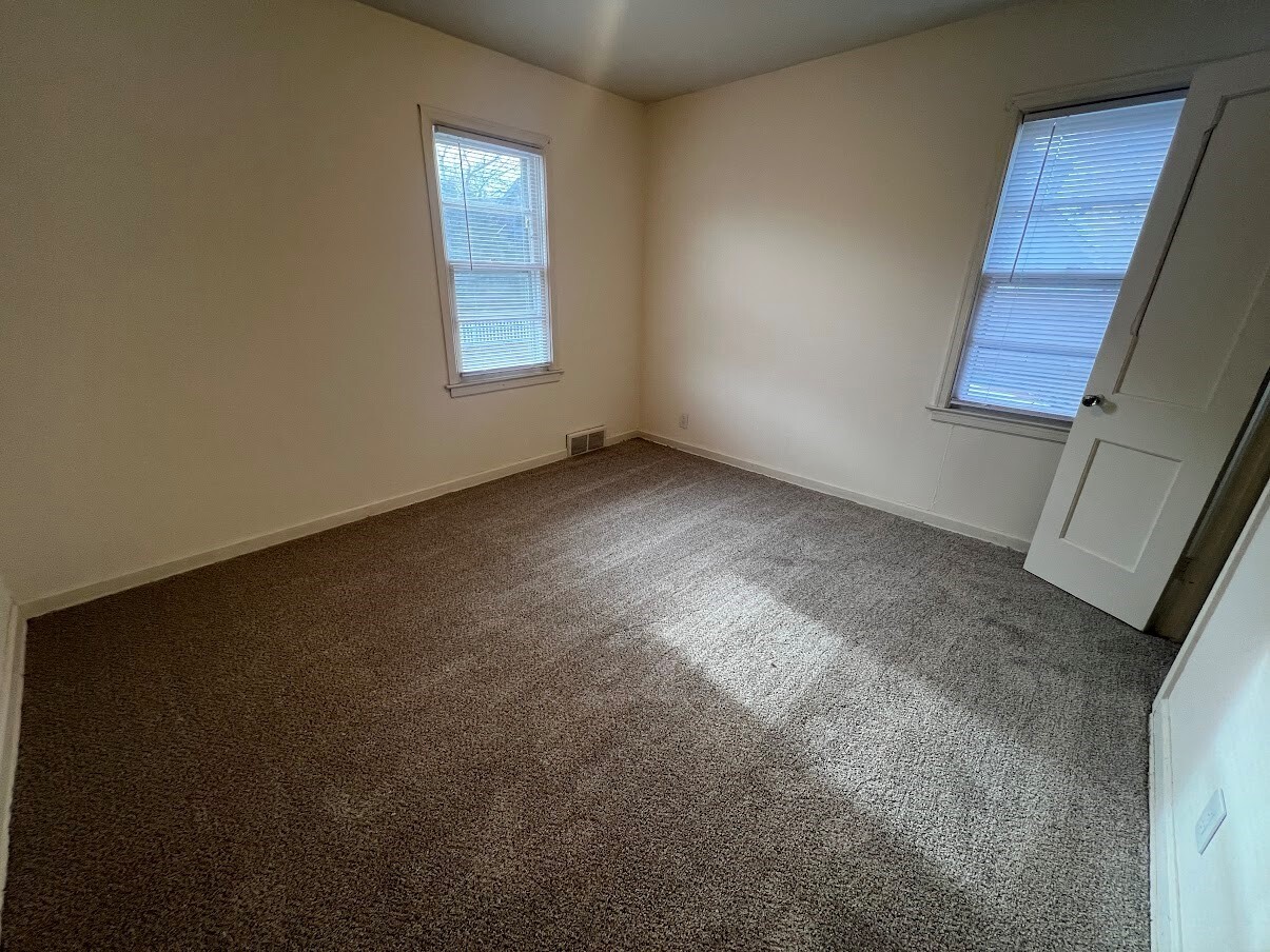 Building Photo - 152 Rodney Ct