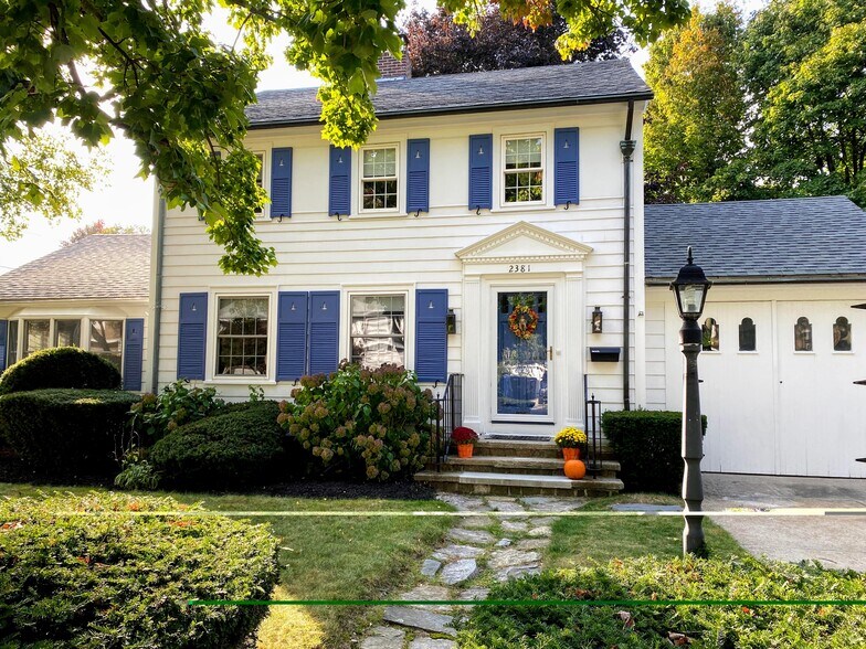 Building Photo - 2381 Cranston St