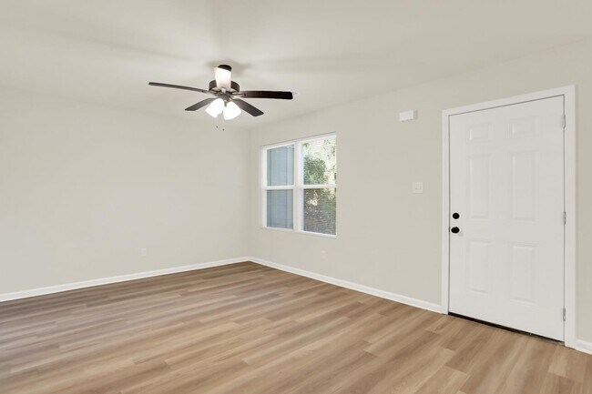 Building Photo - 3281 Madewell St