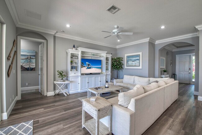 Building Photo - 12476 Aviles Cir