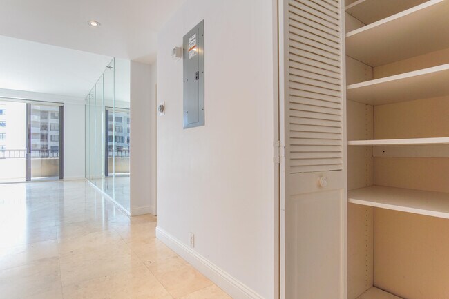 Building Photo - 251 Crandon Blvd