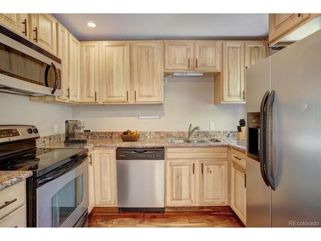 Building Photo - 347 Deer Path Rd