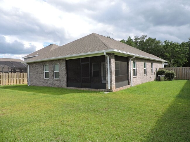 Building Photo - Beautiful home in gated community!