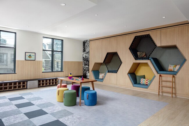 Building Photo - 32 Oakland Ave