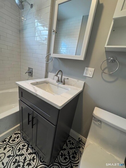 Building Photo - 162 Fox St