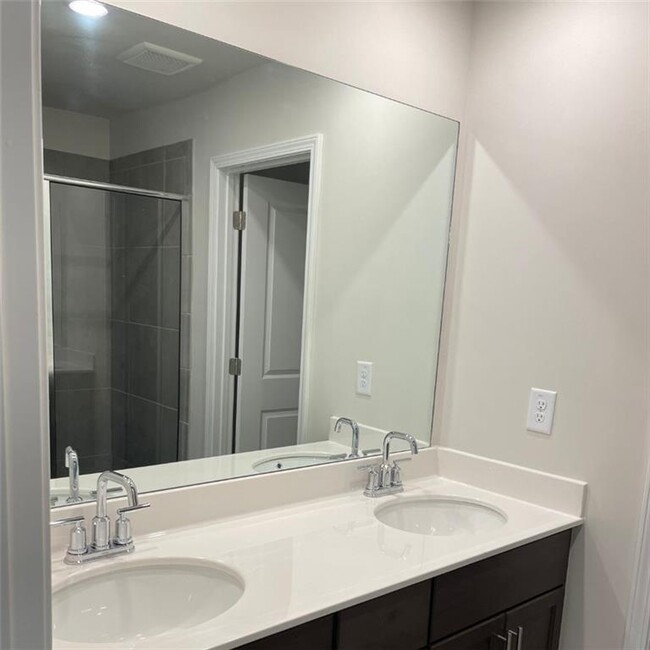 Building Photo - 1412 Villageside Ct