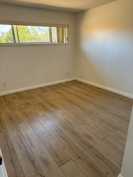 Building Photo - 5864 Ithaca Pl