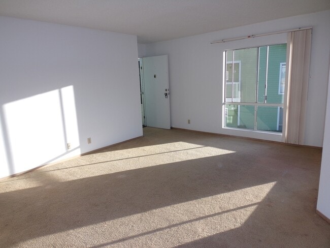 Building Photo - Mililani Parkway 2 Bedroom 1 Bath with 2 P...