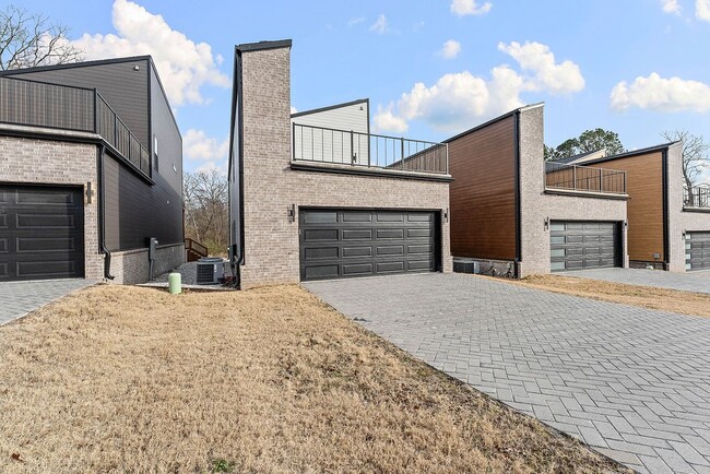 Building Photo - 485 S Happy Hollow Rd