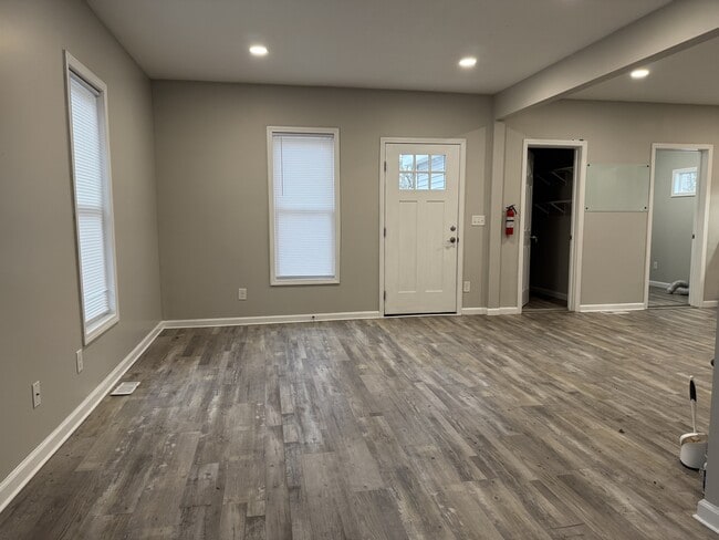 Building Photo - 821 Hazard Ave