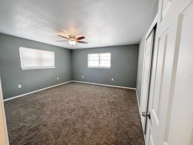 Building Photo - 2313 N Cielo Dr