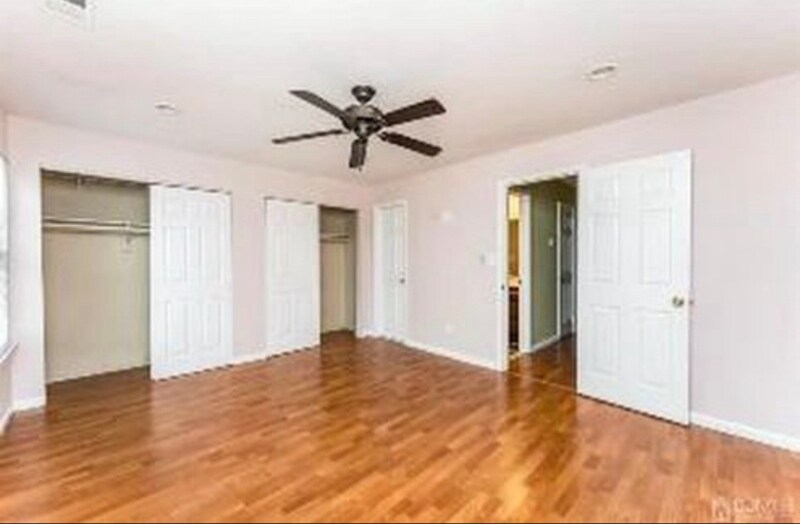 Building Photo - 208 Woodbridge Commons Way