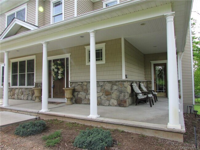 Building Photo - 2 Long Hill Rd