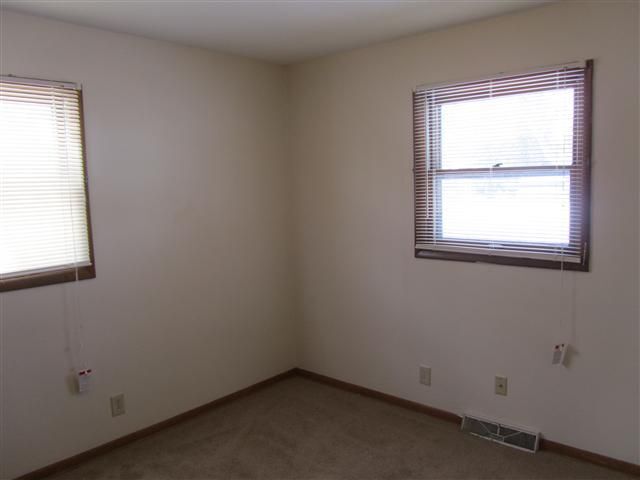 Building Photo - 3 br, 1 bath Duplex - Wilson 4261